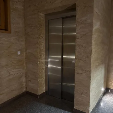 21 Apartment *